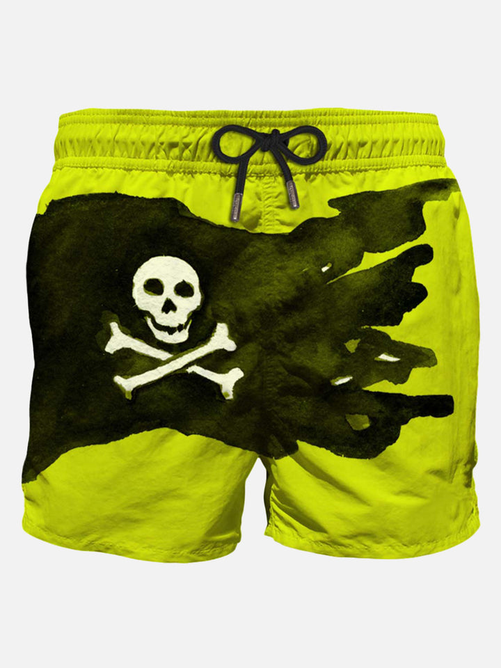 Mittellange Badeshorts mit Totenkopf-Flaggenprint