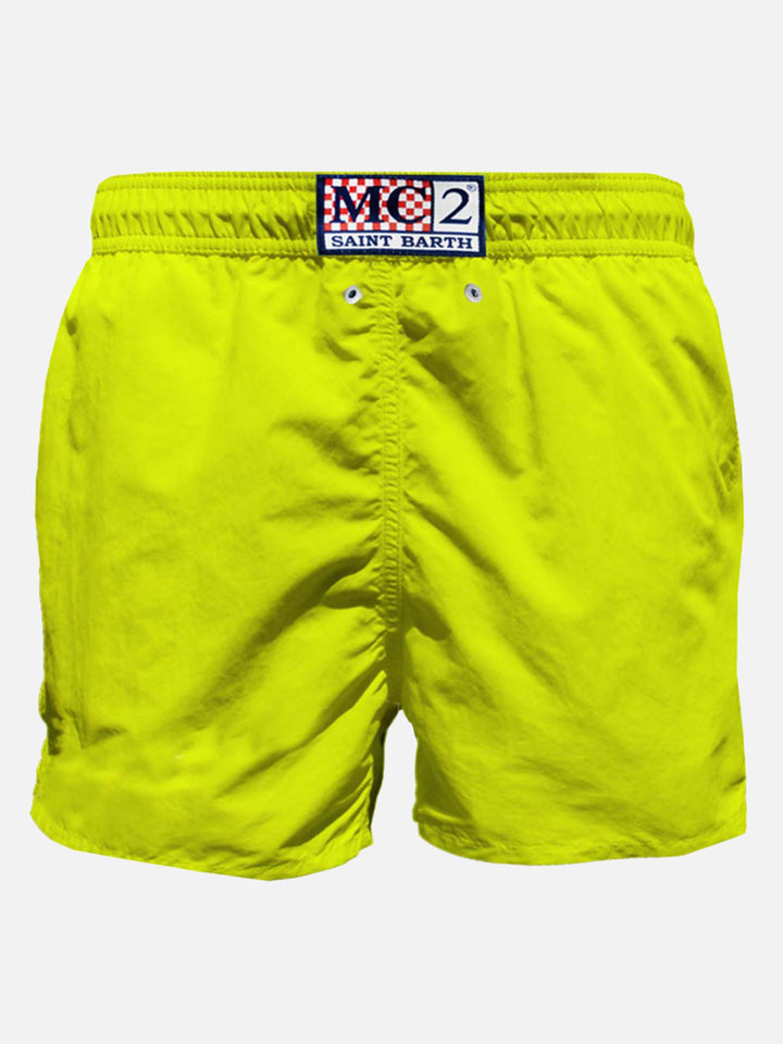 Mittellange Badeshorts mit Totenkopf-Flaggenprint