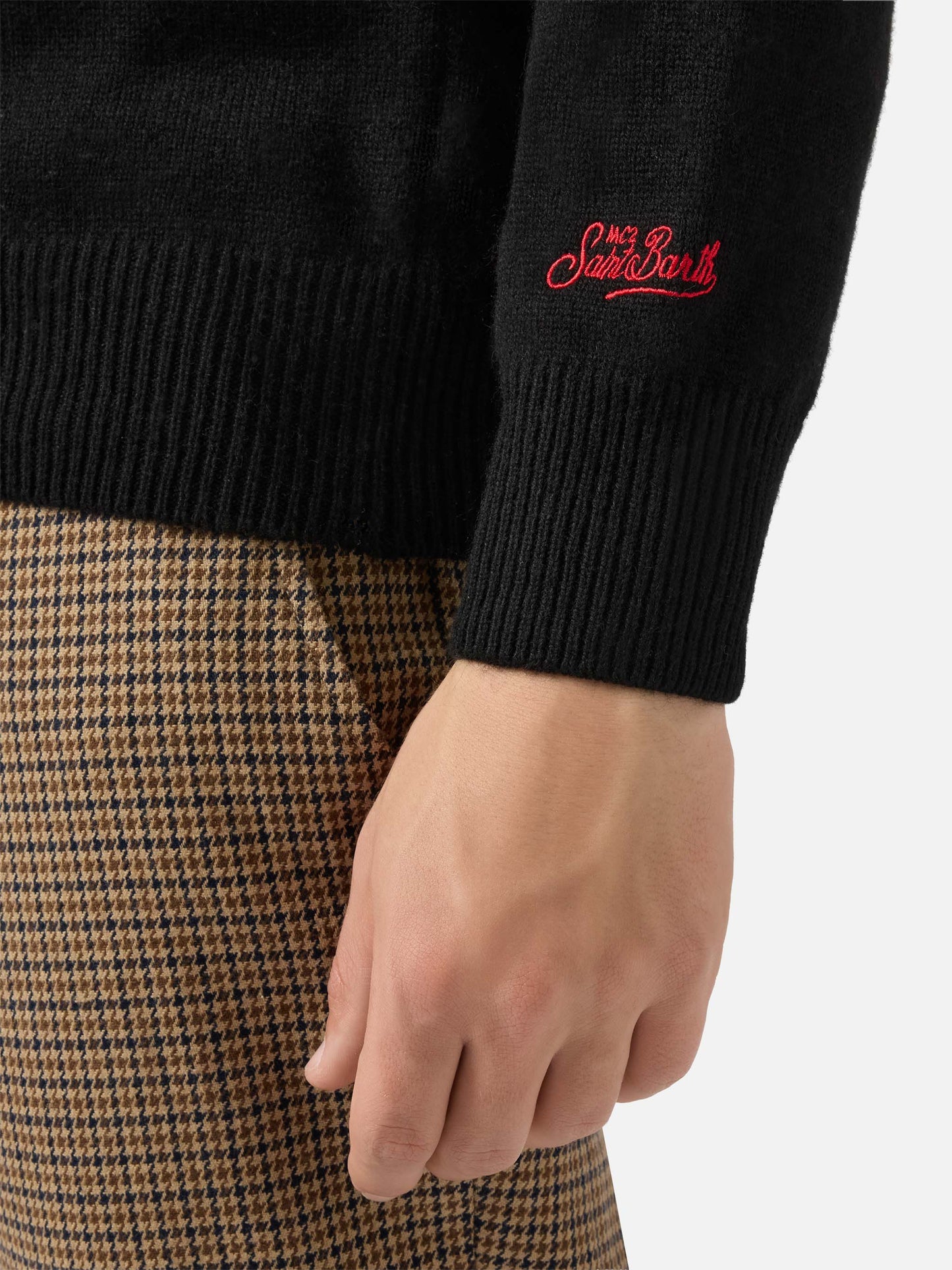 Black sweater Heron with Apres ski lover embroidery