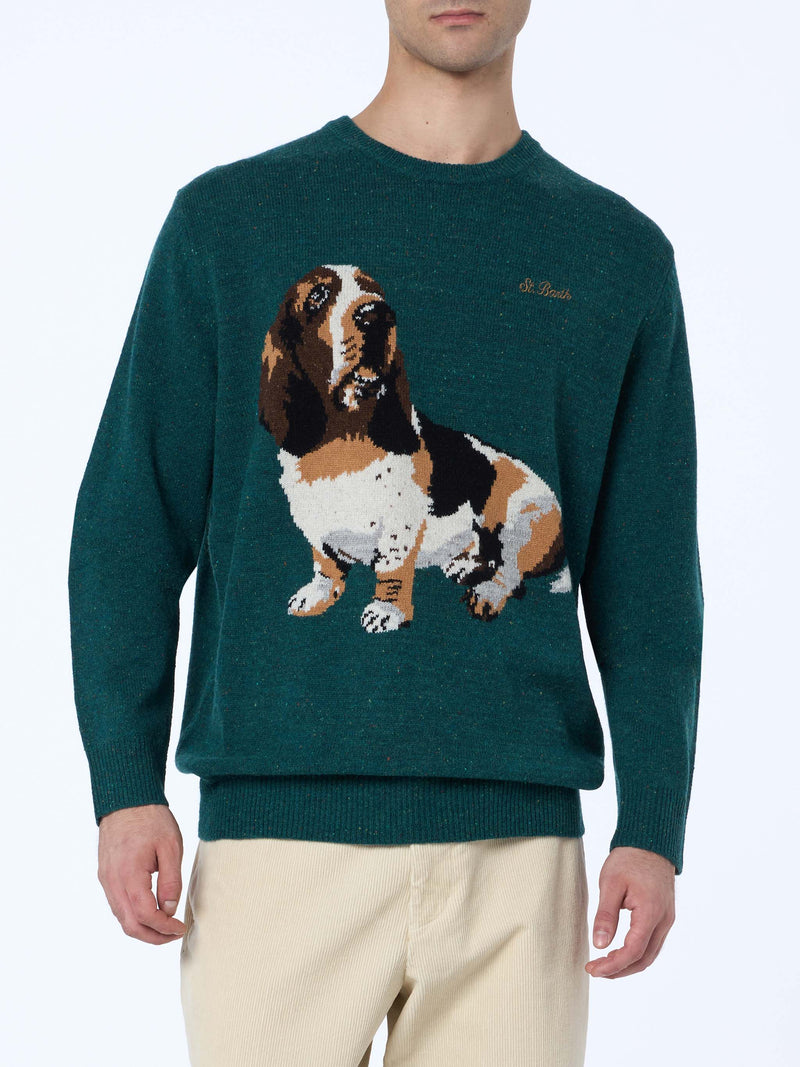 Man green sweater Heron with jacquard print basset hound