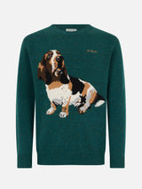 Man green sweater Heron with jacquard print basset hound