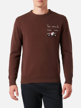 Man crewneck sweater with Sei Come la mia Moto embroidery