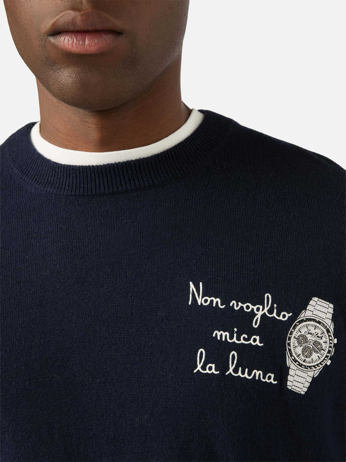Maglia girocollo Heron Light blu navy in misto lana e cashmere con ricamo Non Voglio Mica La Luna