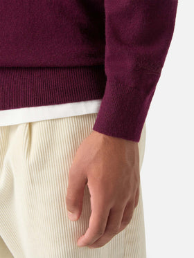 Jersey de cuello redondo Burgundy Heron en mezcla ligera de lana y cachemira con bordado Don't Spend, Invest 