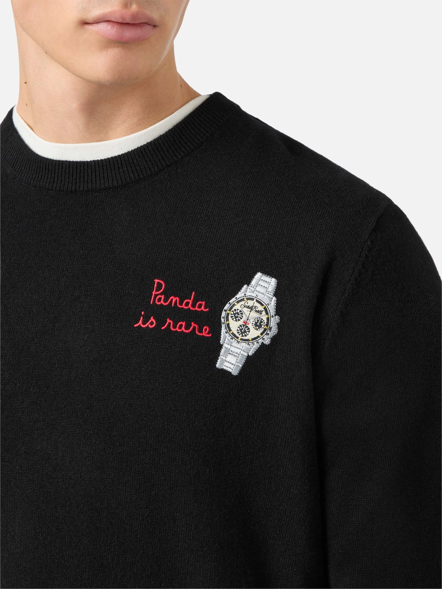 Der Rundhalspullover Heron Light mit Panda-Stickerei ist eine seltene Stickerei.