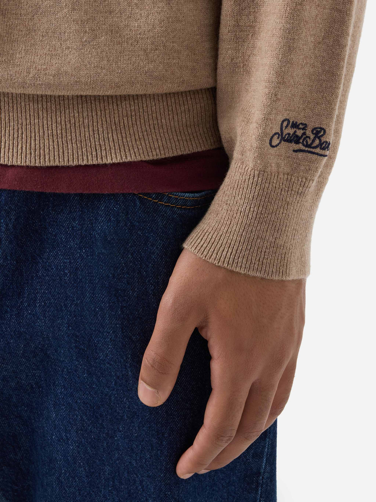 Beige Heron Rundhalspullover aus leichter Wolle und Kaschmir-Mix mit Gintleman-Stickerei 