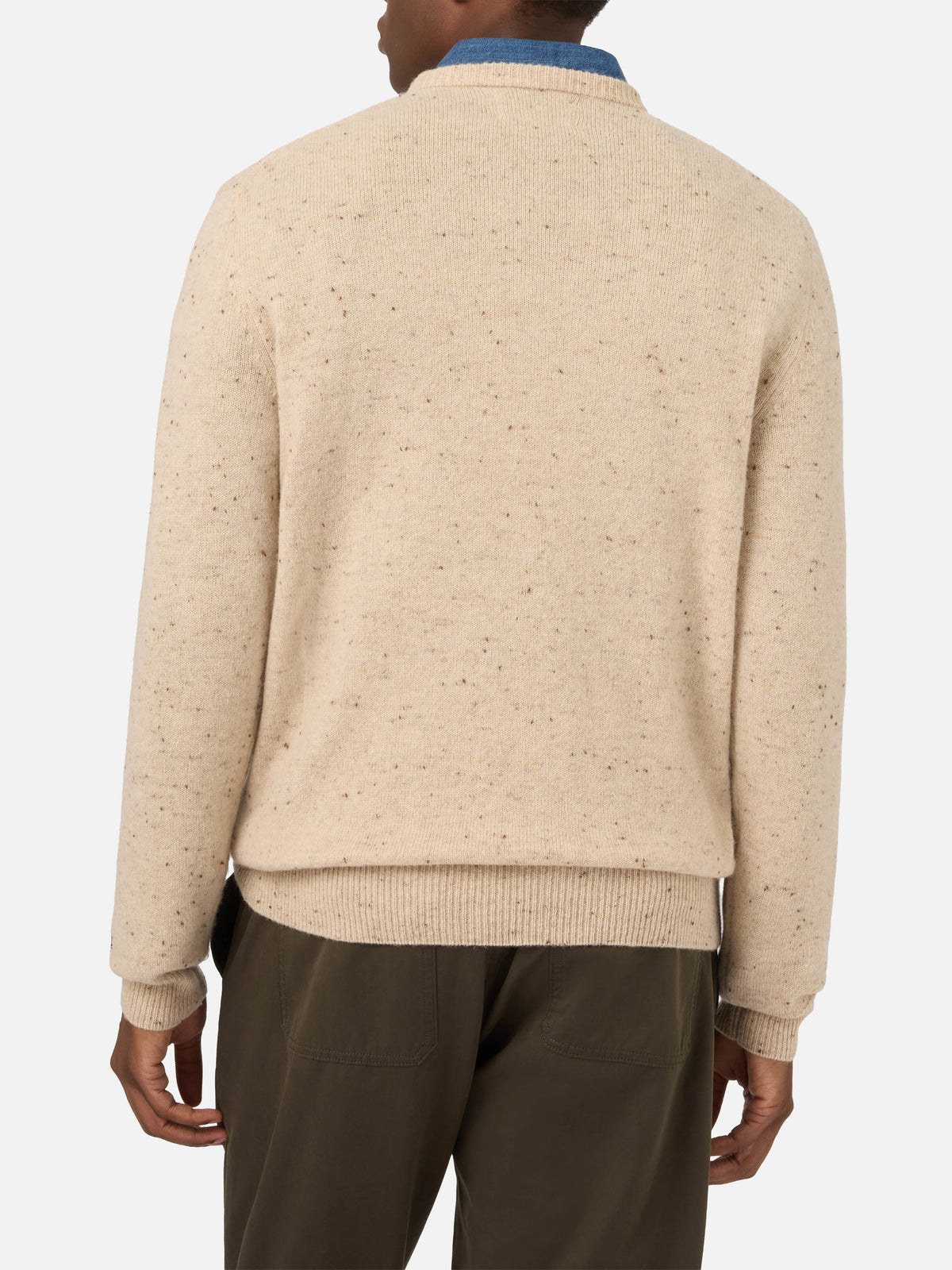 Crewneck aus Grey Heron Donegal-Strick mit Pudel-Patch 