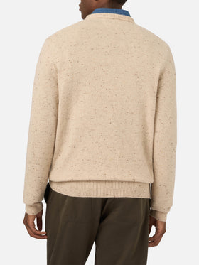 Crewneck aus Grey Heron Donegal-Strick mit Pudel-Patch 