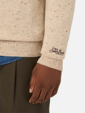 Crewneck aus Grey Heron Donegal-Strick mit Pudel-Patch 