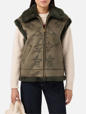 Gilet Hesketh in eco montone con ricamo texano