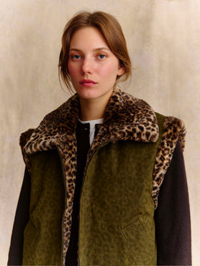Gilet Hesketh verde militare reversibile in tessuto cerato ed effetto pelliccia leopardata