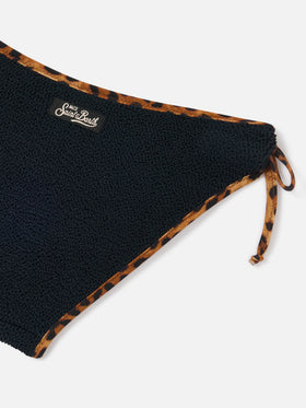 Bikini Jaiden String in crinkle nero con finiture leopardate