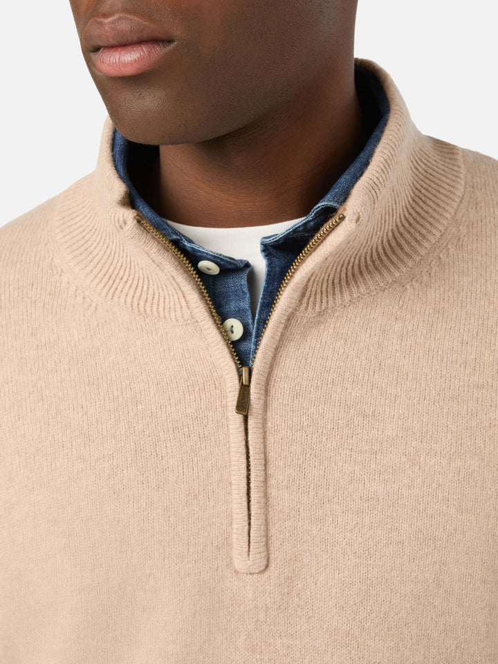 Maglia Jermyn beige in lana d'agnello con mezza zip e collo a contrasto
