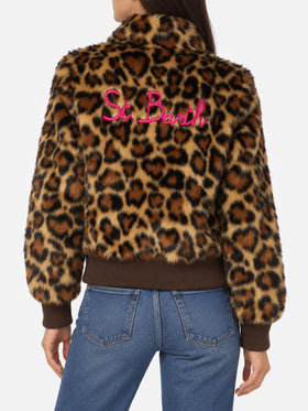 Janette braune Felljacke mit Animal-Heart-Print 