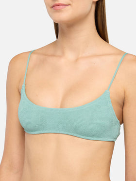 Klassische Crinkle-Badehose „Marielle“ aus Lurex in Salbeigrün – Bralette-Oberteil „Judy“ aus Lurex in Crinkle-Optik in Salbeigrün