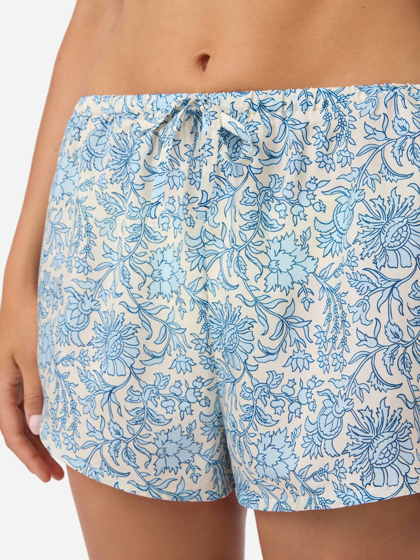 Shorts Kammy de seda con estampado batik floral 