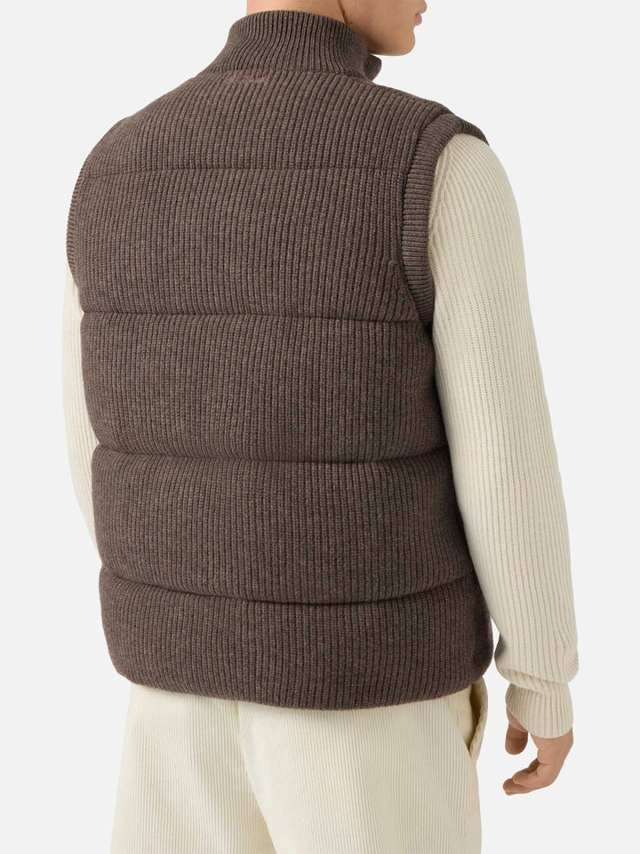 Leeds Knit wattierte Weste in Haselnuss 
