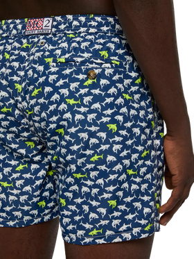 Badeshorts aus leichtem Stoff Lighting mit Hai-Print