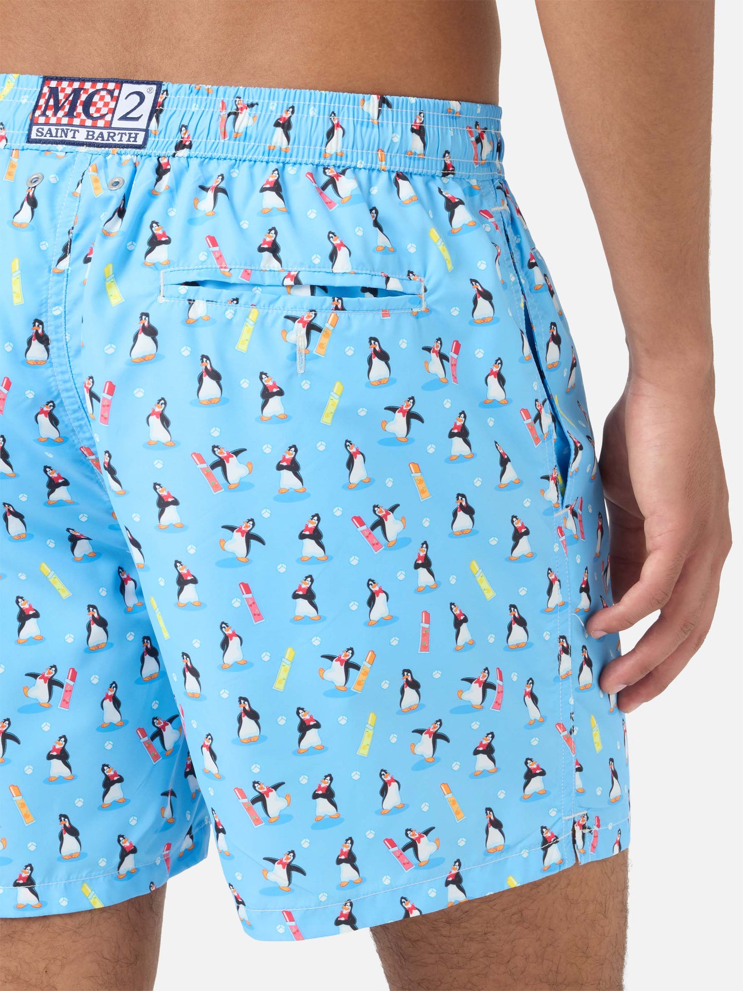 Hellblaue Lighting Micro Badeshorts mit Eisbären-Pinguin-Print | POLARETTI SPECIAL EDITION 