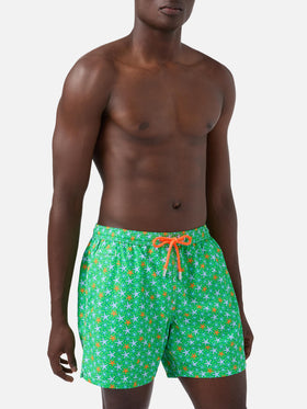 Herren-Badeshorts aus leichtem Stoff mit mehrfarbigem Seestern-Print