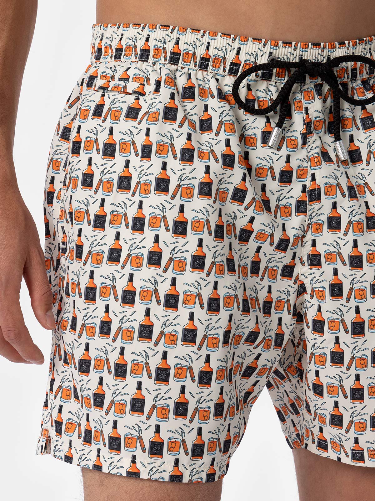 Herren-Badeshorts aus leichtem Stoff Lighting Micro Fantasy mit Whiskey- und Zigarren-Aufdruck