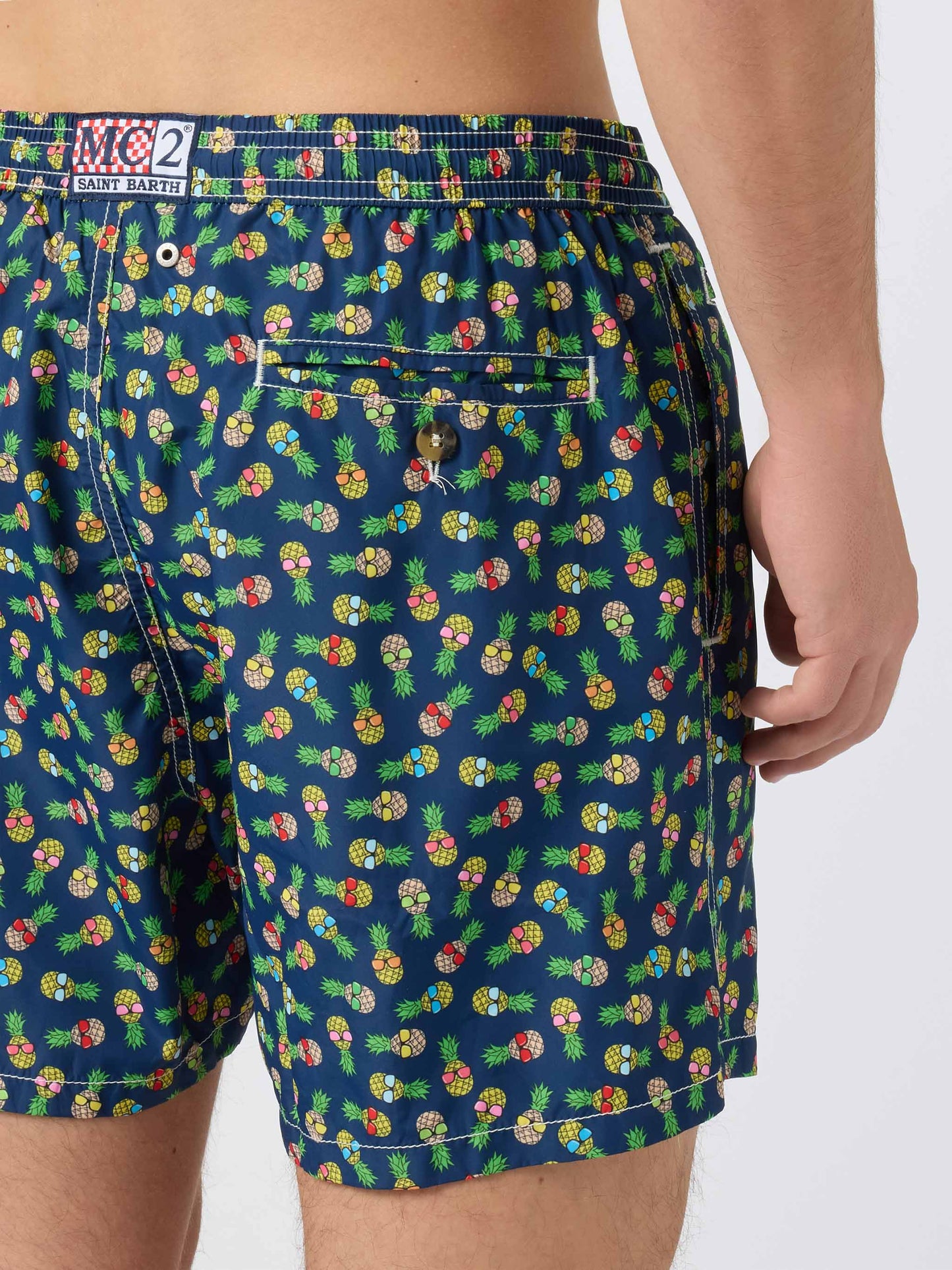 Leichte Badehose aus leuchtendem Stoff mit Ananas-Print