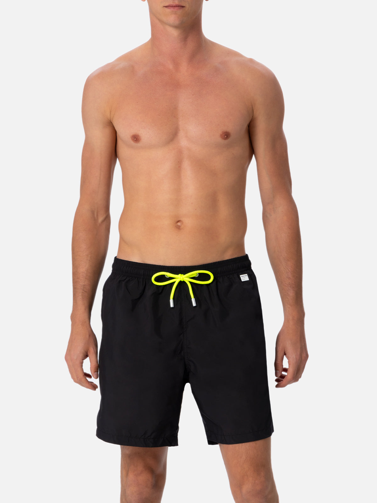 Schwarze Badeshorts für Herren aus leichtem Stoff Lighting Pantone | PANTONE® SPECIAL EDITION