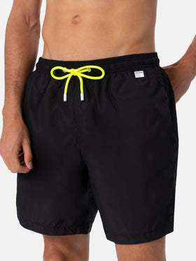 Schwarze Badeshorts für Herren aus leichtem Stoff Lighting Pantone | PANTONE® SPECIAL EDITION