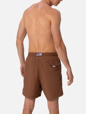 Braune Badeshorts für Herren aus leichtem Stoff Lighting Pantone | PANTONE® SPECIAL EDITION