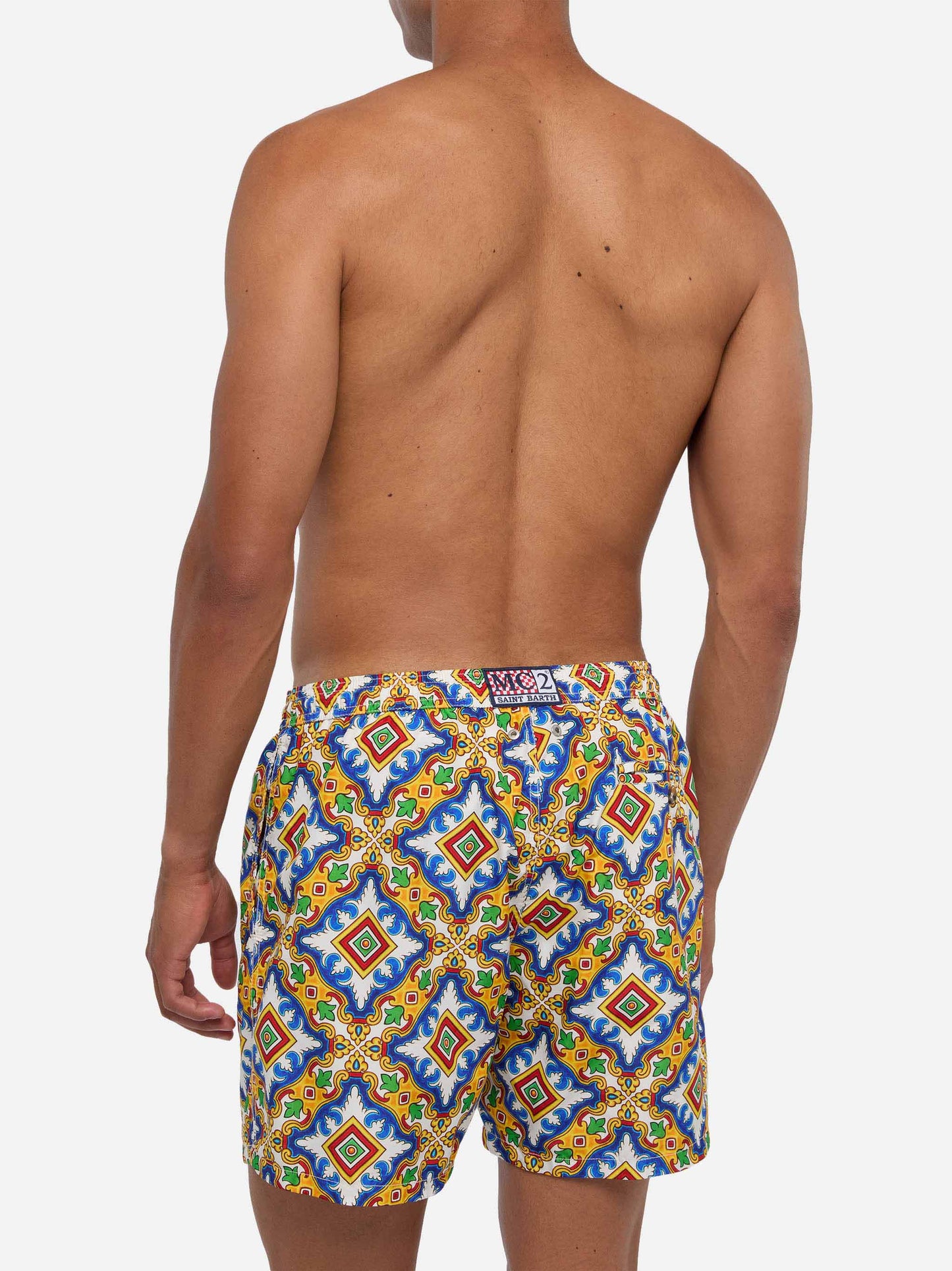 Costume da bagno da uomo in tessuto leggero con stampa maiolica