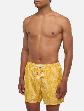 Herren-Badeshorts aus leichtem Stoff mit ockerfarbenem Paisley-Print