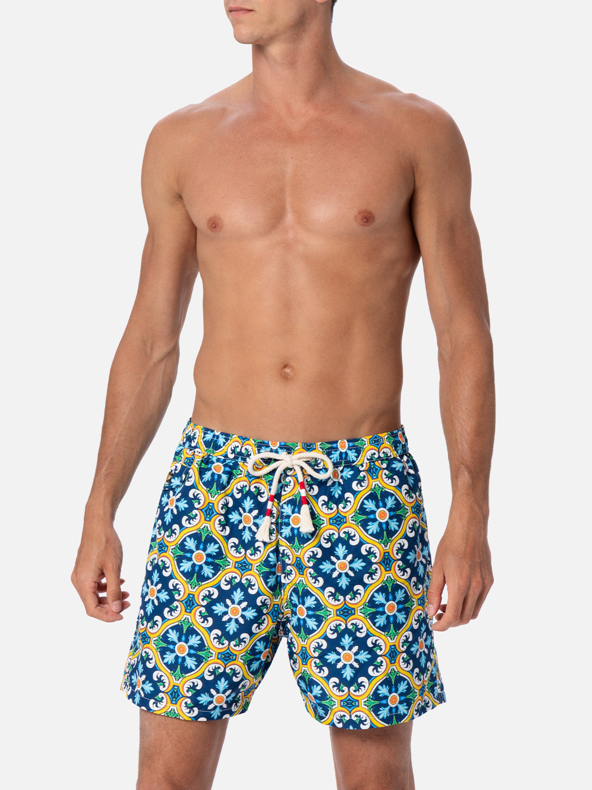 Man lightweight fabric swim-shorts Lighting 70 with majolica print