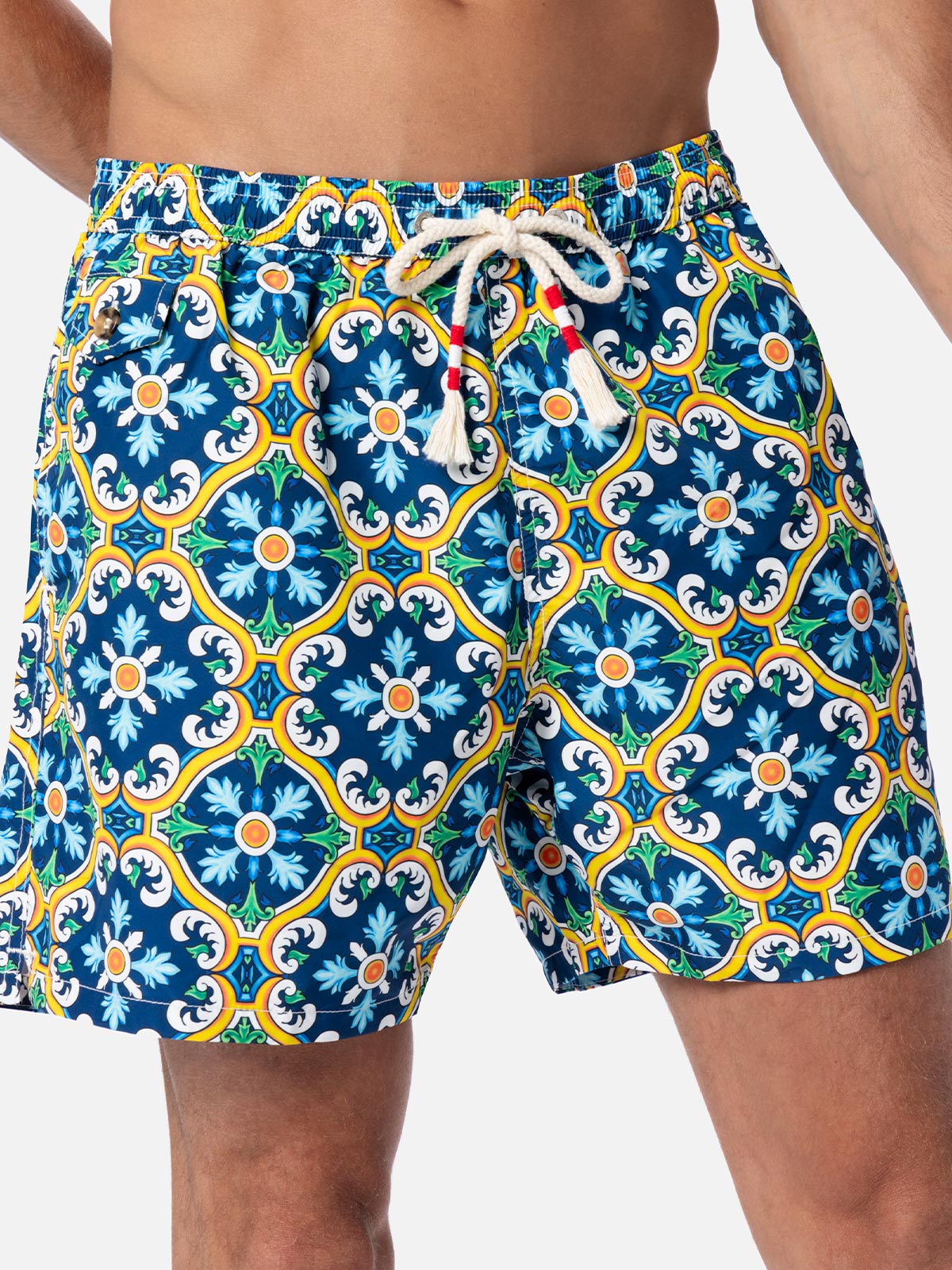 Man lightweight fabric swim-shorts Lighting 70 with majolica print