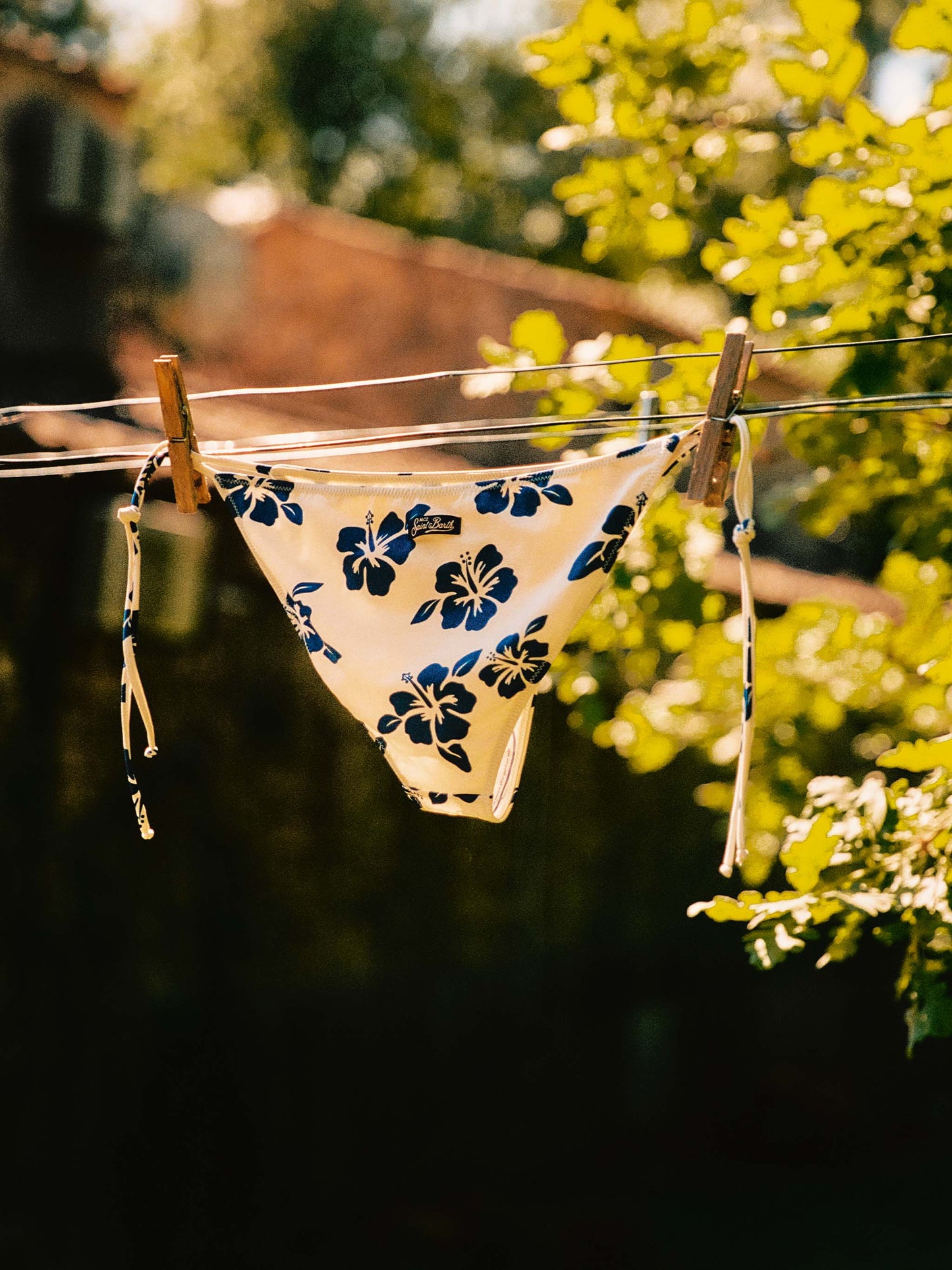 Bikini Levyne triangolo in tessuto elasticizzato con stampa hibiscus blu