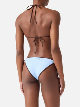Leah Virgo brauner Bikini mit hellblauen Kontrastabschlüssen 