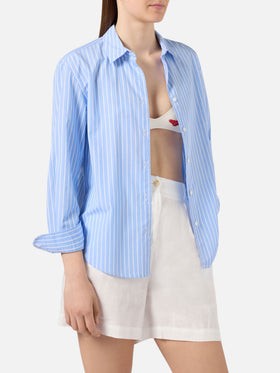 Camicia Meredith in cotone a righe azzurre con ricamo St. Barth Queen