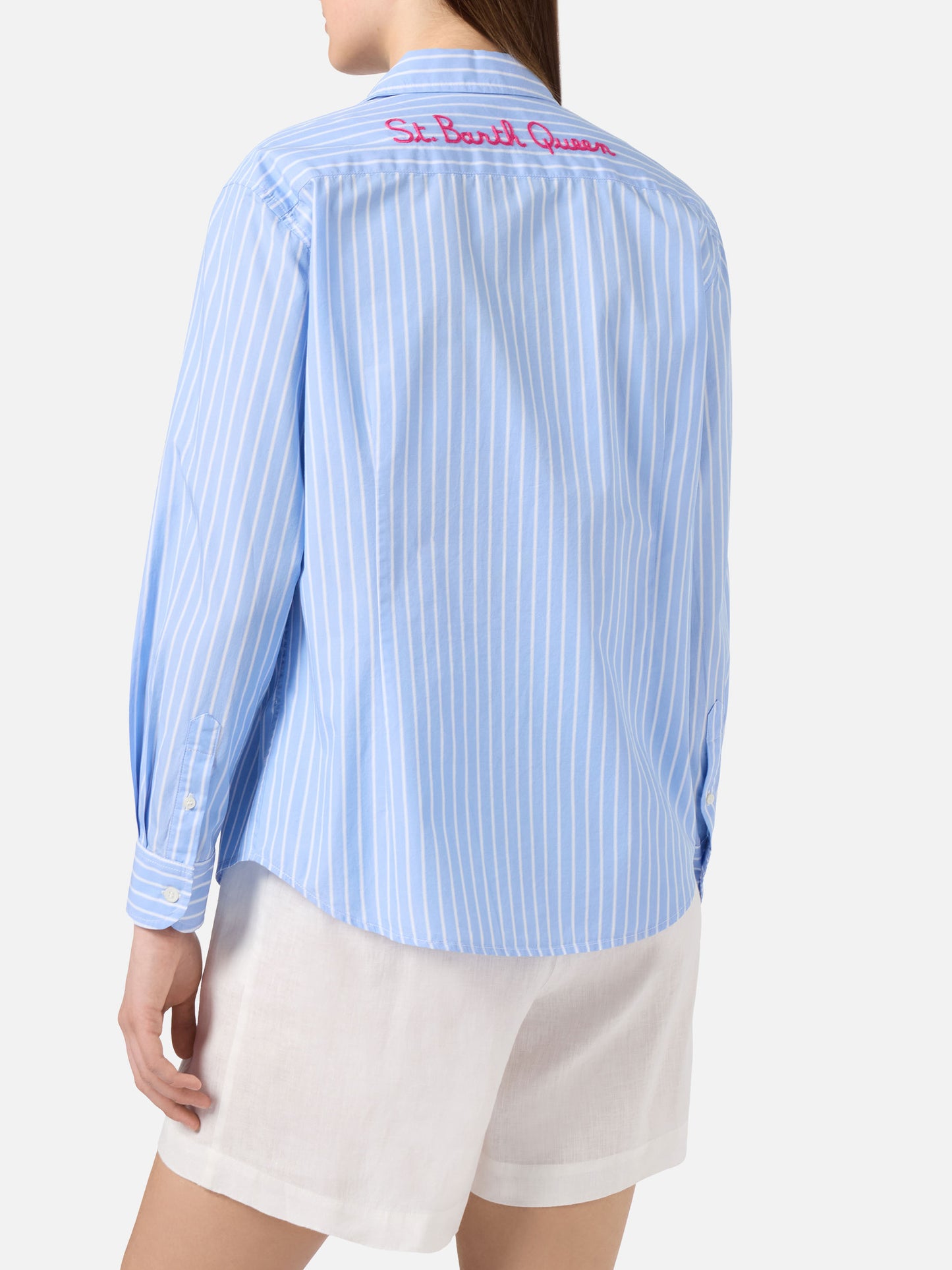 Camicia Meredith in cotone a righe azzurre con ricamo St. Barth Queen