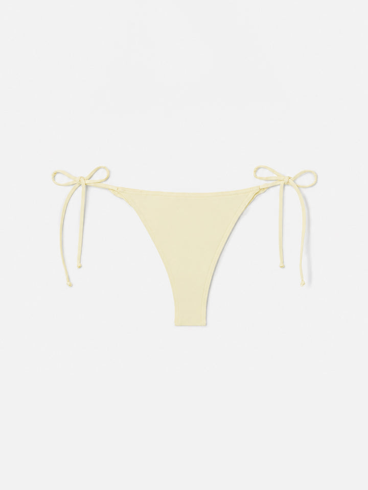 Bikini de triángulo Leah Marielle en amarillo mantequilla con lazos 