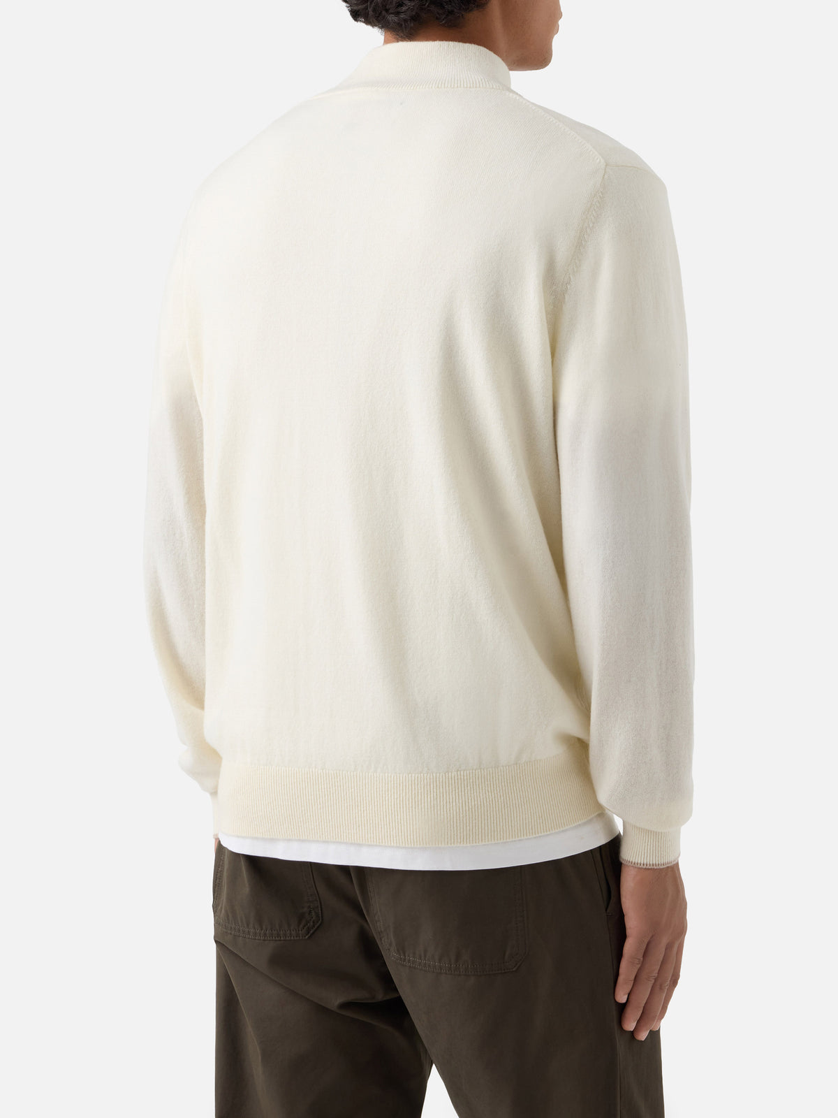 Punto Marlow en mezcla de lana y cachemira color off white con cuello alto 