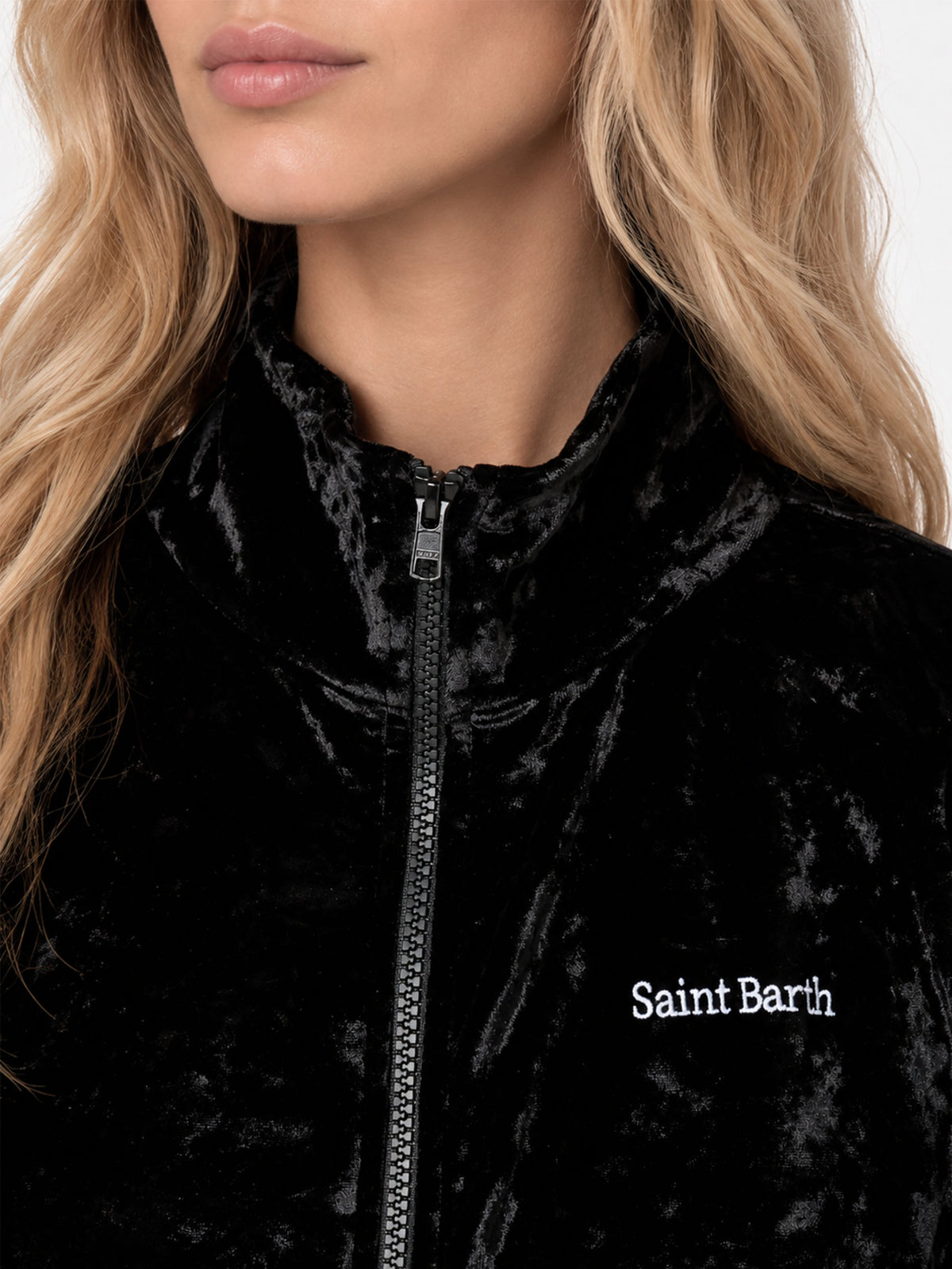 Sudadera Miriam de chenilla negra con bordado 
