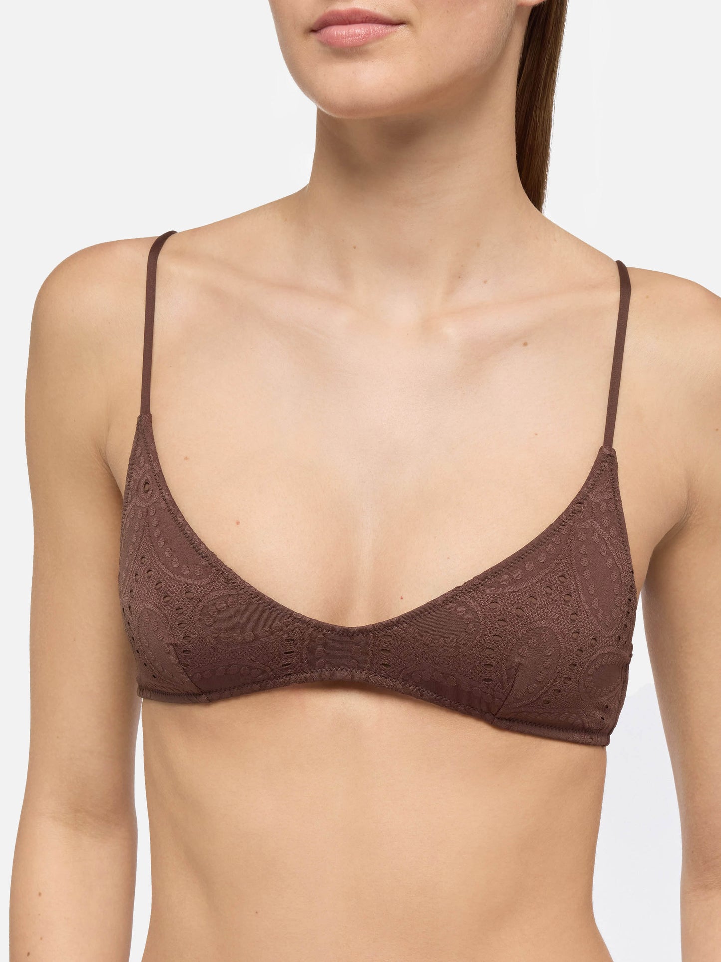Marielle braune klassische Badehose aus Sangallo-Spitze - Paloma weißes Sangallo-Spitzen-Bralette mit U-Ausschnitt