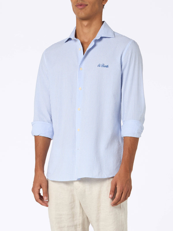 Camicia da uomo Pamplona in cotone seersucker con righe azzurre