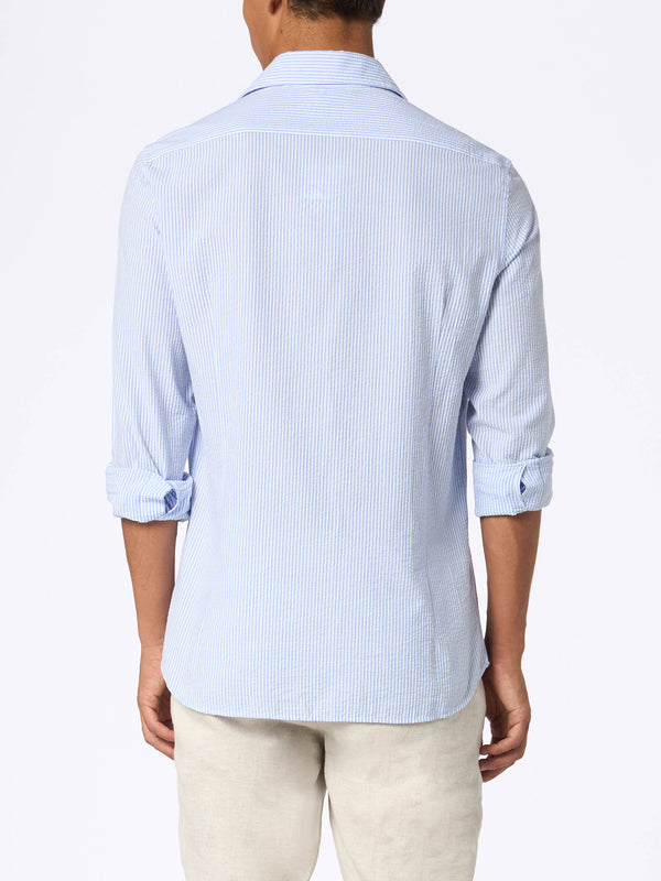 Camicia da uomo Pamplona in cotone seersucker con righe azzurre