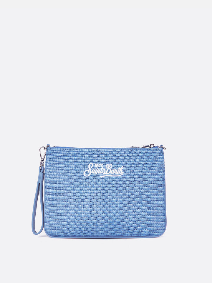 Efecto paja parisino en blue claro pouch con logo bordado y correa extraíble 