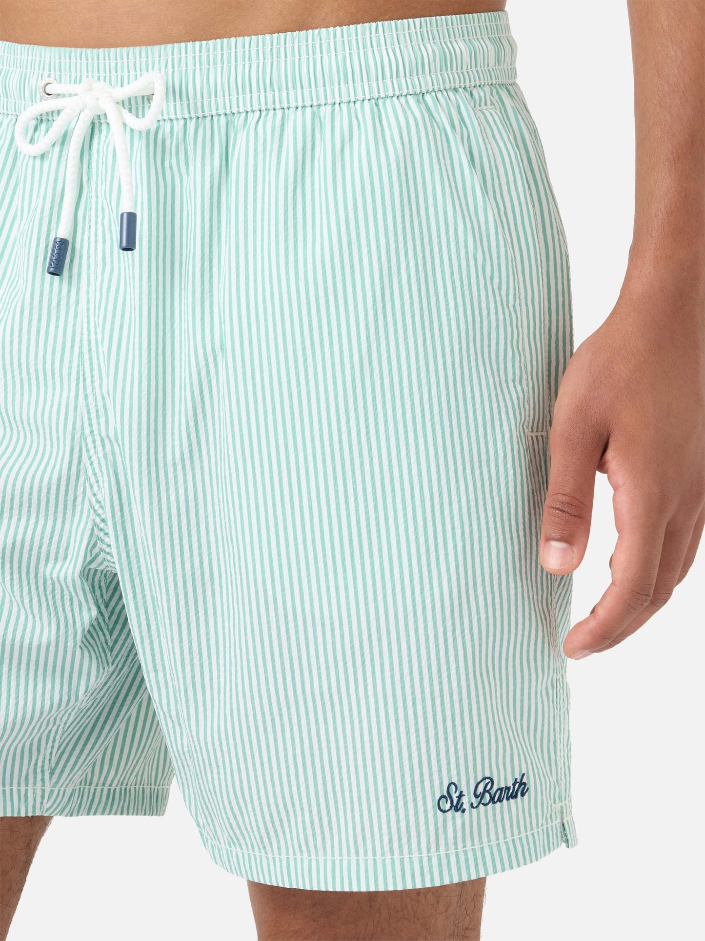 Bañador shorts de seersucker a rayas Patmos en verde salvia y blanco 