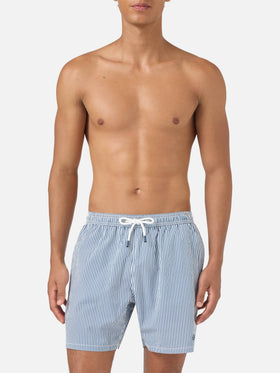Gestreifte Patmos Badeshorts aus Seersucker in Navyblau und Weiß 