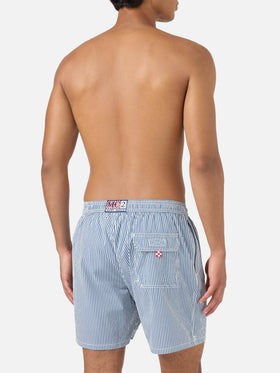 Gestreifte Patmos Badeshorts aus Seersucker in Navyblau und Weiß 