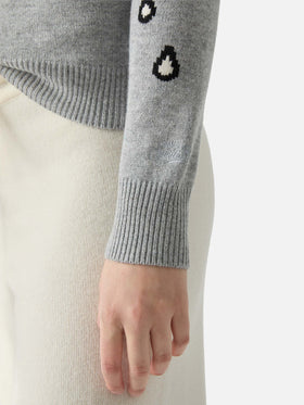 Neues Queen-Rundhalstuch in Grau mit Snoopy-Jacquardmuster und Stickerei | PEANUTS-SONDEREDITION