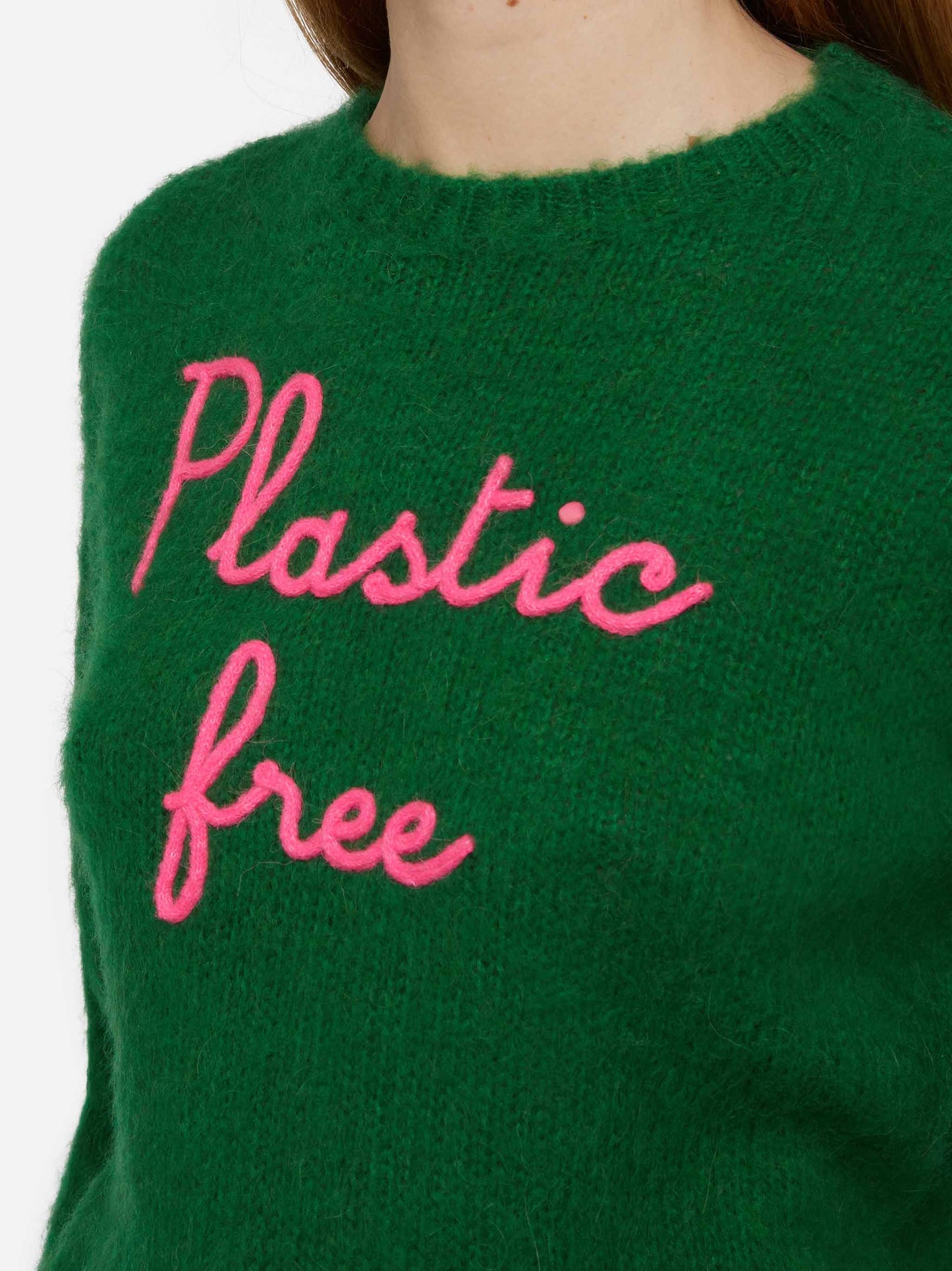 Weicher, kurzer Rundhalspullover für Damen mit plastikfreier Stickerei