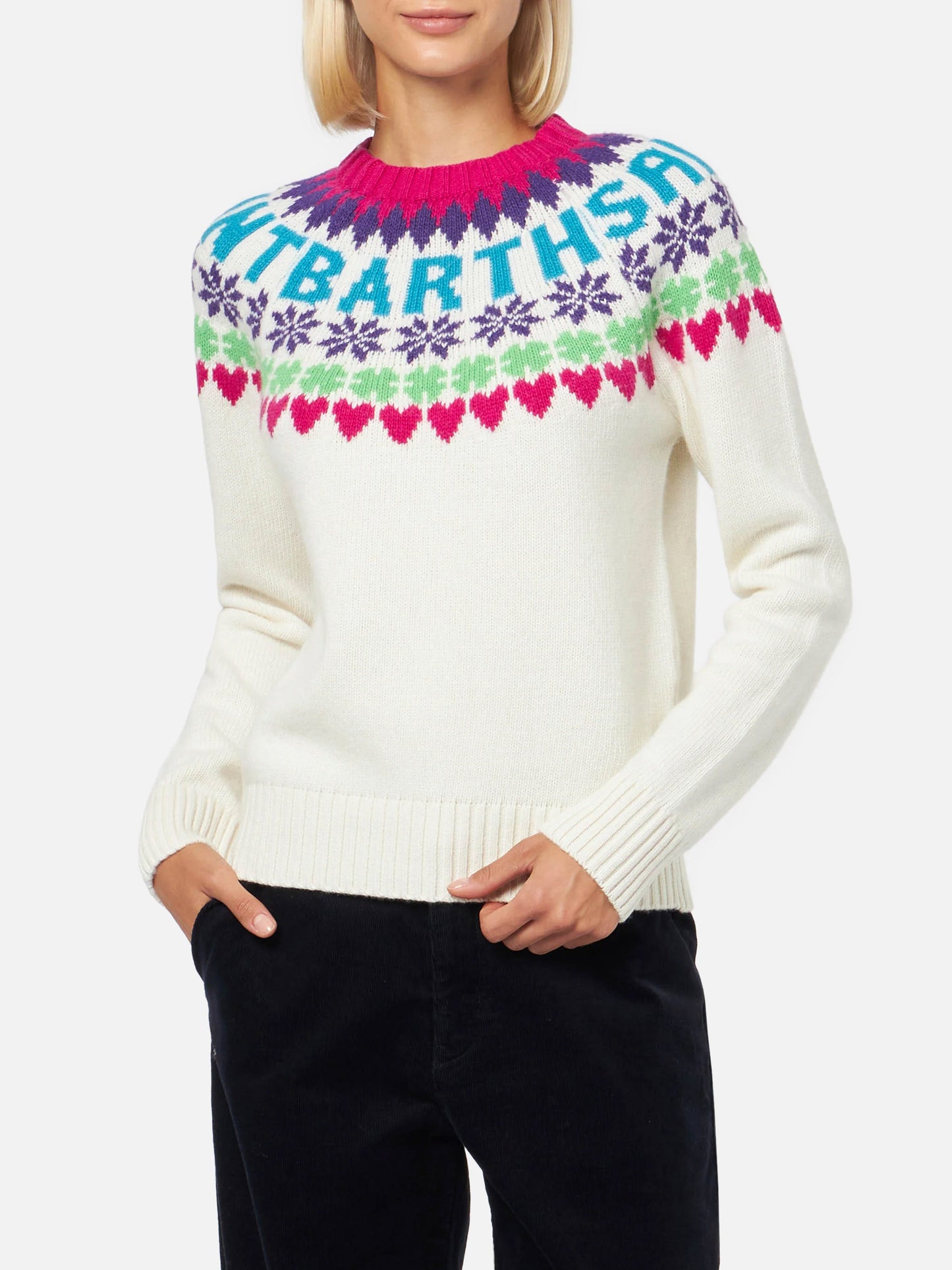 Maglione bianco da donna a girocollo con stampa cuori fair isle